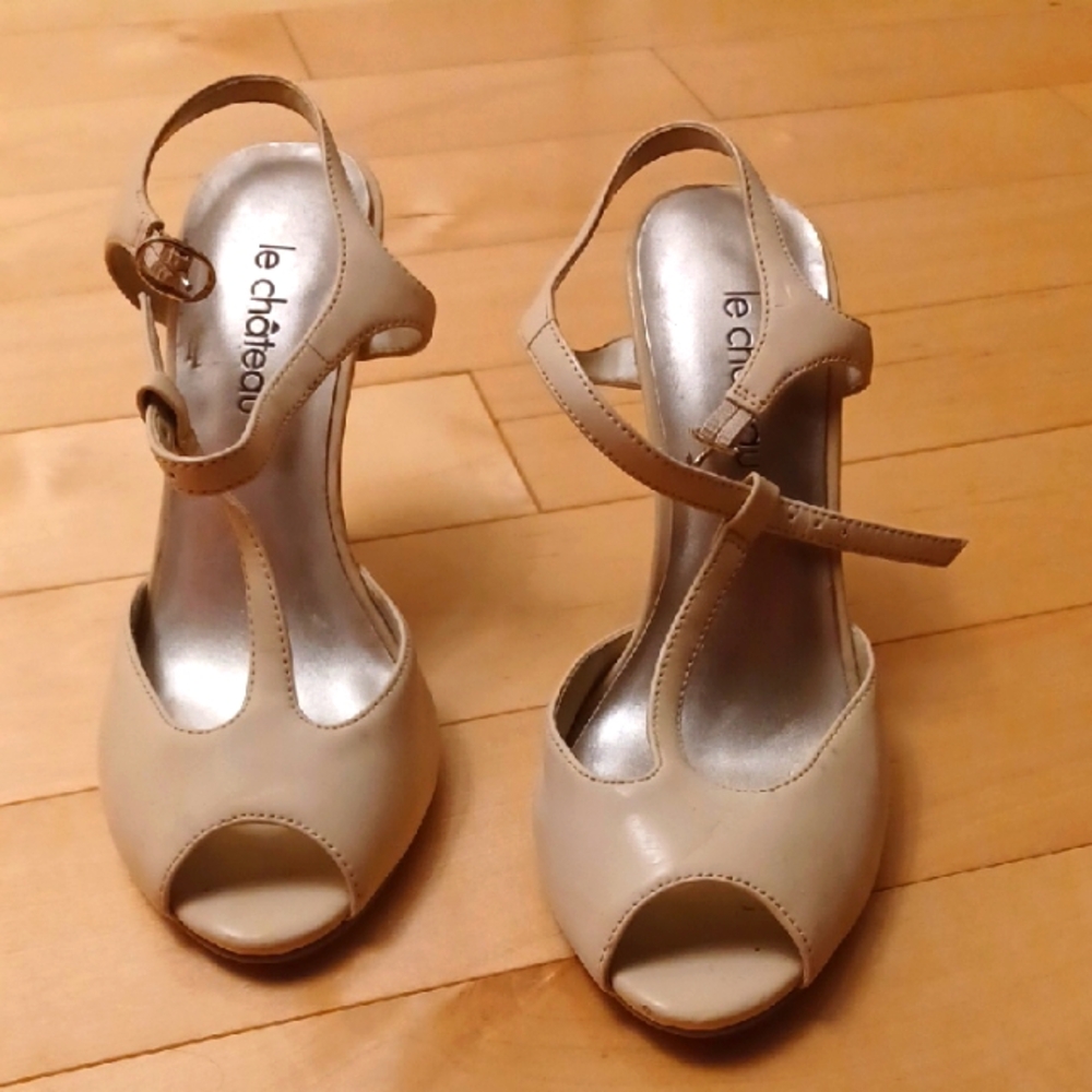 le chateau Cream Women's Heels size 5